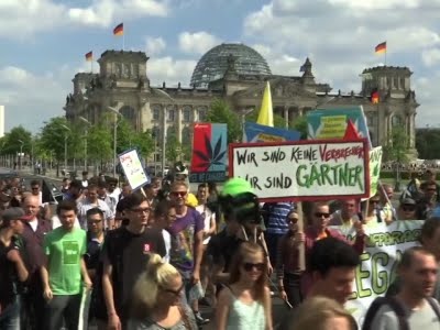 Raw: Berlin Pro-Marijuana Protest Draws Thousands