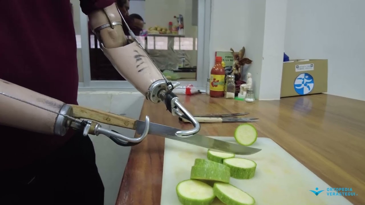 Episodio 105 COCINANDO CON TOMAS USANDO 2 PROTESIS DE BRAZO