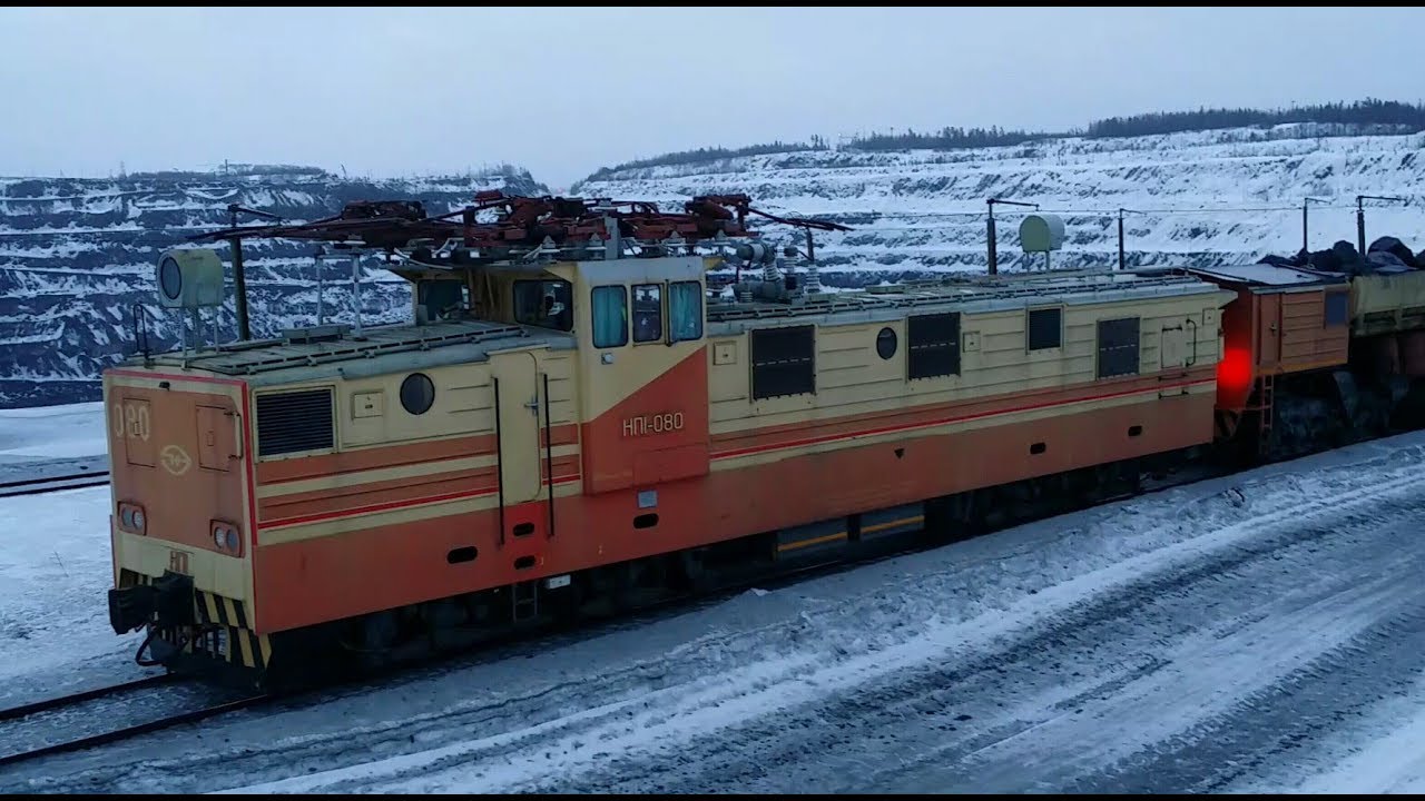 В кабине тягового агрегата НП1-080