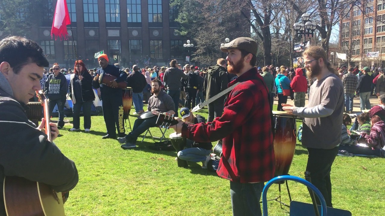 Jam session at Hash Bash 2017 on University of Michigan Diag