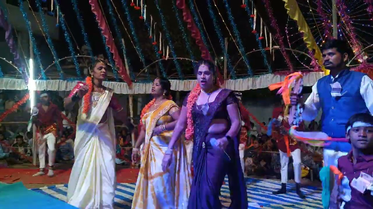ఎంత చక్కటిగా ఆడుతున్న డాన్సర్ సమీరా రేణుక లక్ష్మి 7993978294
