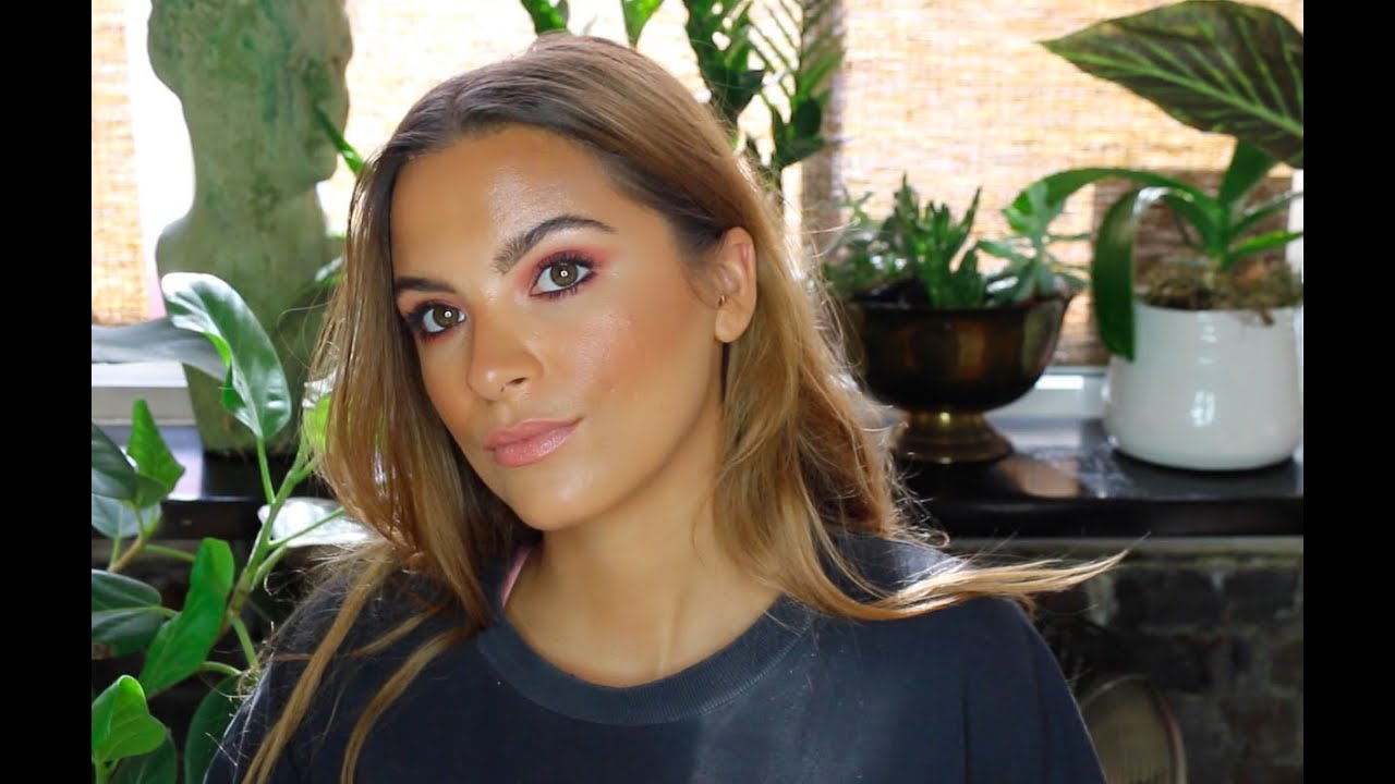 FULL FACE OF MAKE UP REVOLUTION