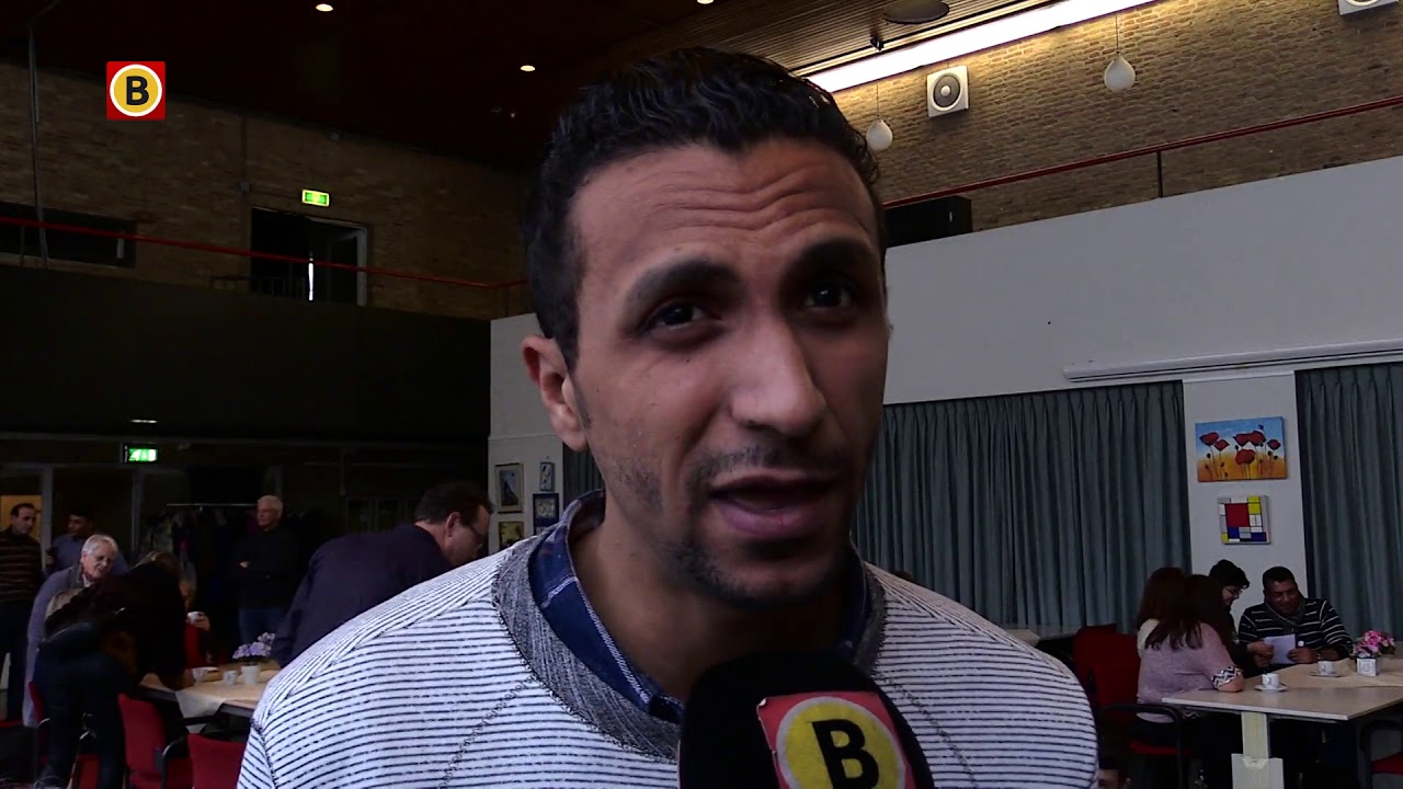 Vluchtelingen leren Nederlands door muziek Frans Bauer: 'Heb jij even voor mij'