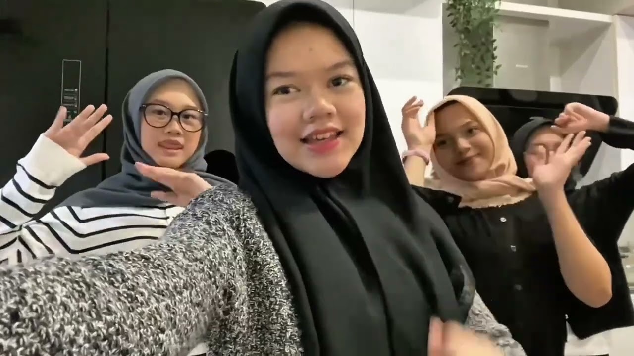 Berbagi Itu Indah - Tugas PAI Kelompok 1 (Kelas 12E)