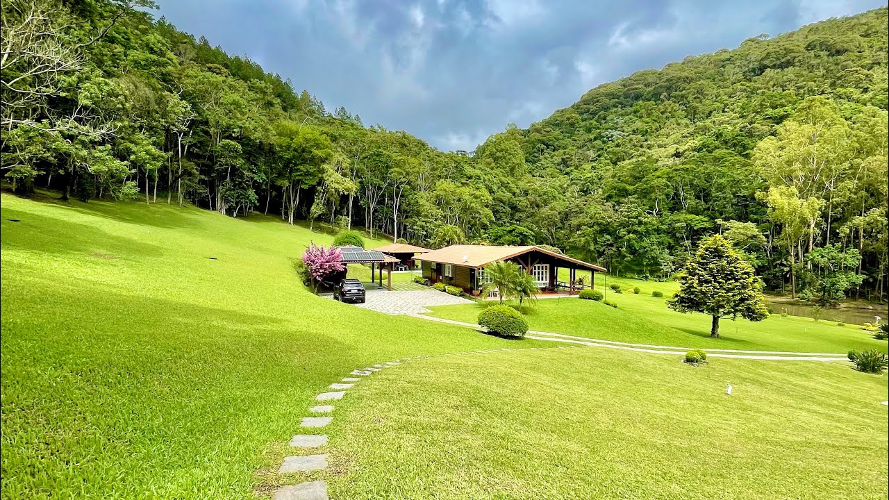 Im&oacute;veis em Teres&oacute;polis - s&iacute;tio com 9.000m2 e com lago a apenas 20mins do centro da cidade