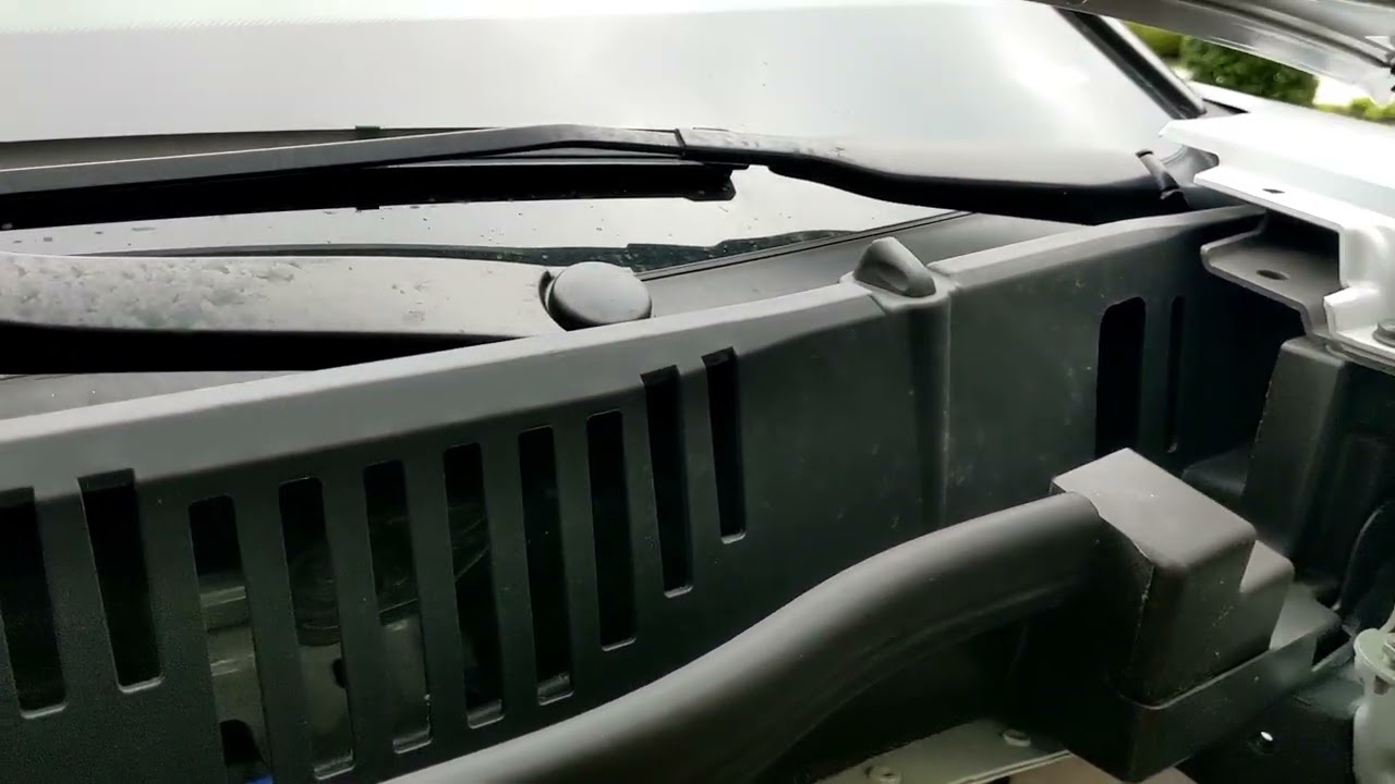 Fisker Ocean cowl water leak analysis and DIY fix of central cowl fastener leak