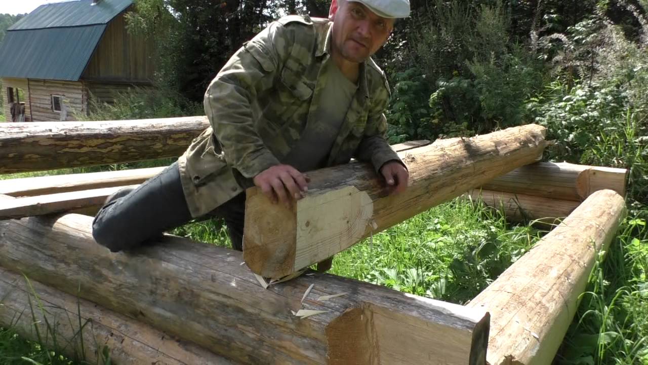 Рубка топором. Рубка в простую лапу. выборка продольного паза.