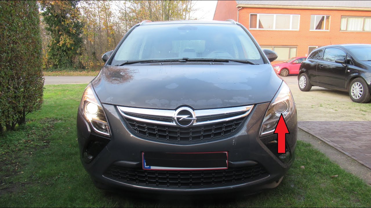 Replacing the front bulb HIR 2  9012 @ the right side : Zafira c  P12