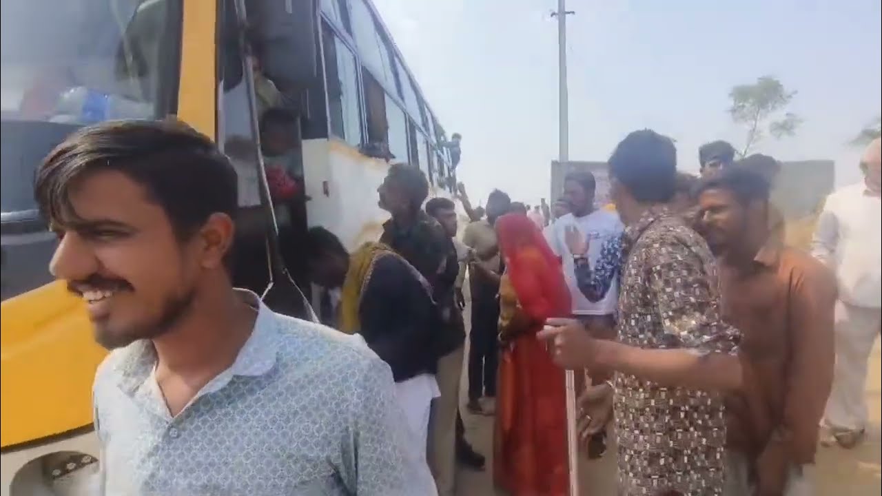 बालोतरा खेड़ के पास सवारी से भरी बस का हुआ एक्सी*****डेंट फिर हुआ विवा**द।