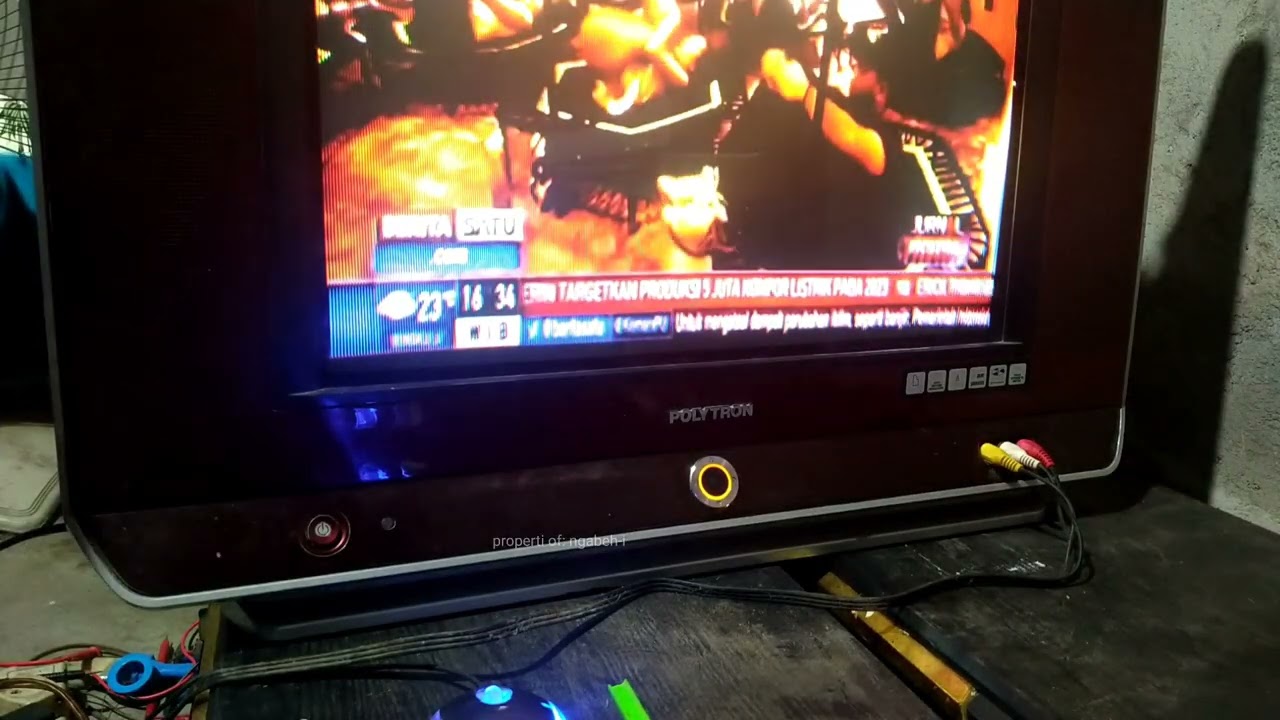 tv Polytron gambar melengkung bagian bawah