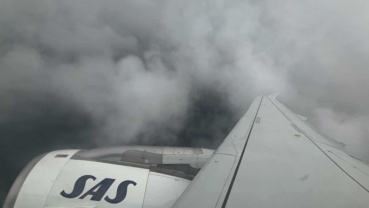 SAS A319 (retro livery) Takeoff from Copenhagen airport runway 22R