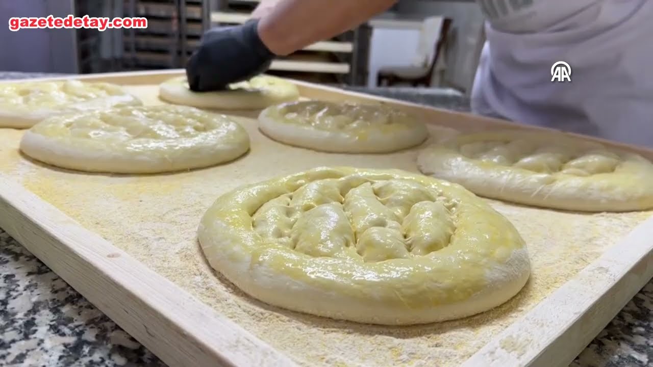 Ekşi mayanın sırrıyla yumuşak kalan Ramazan pidesi