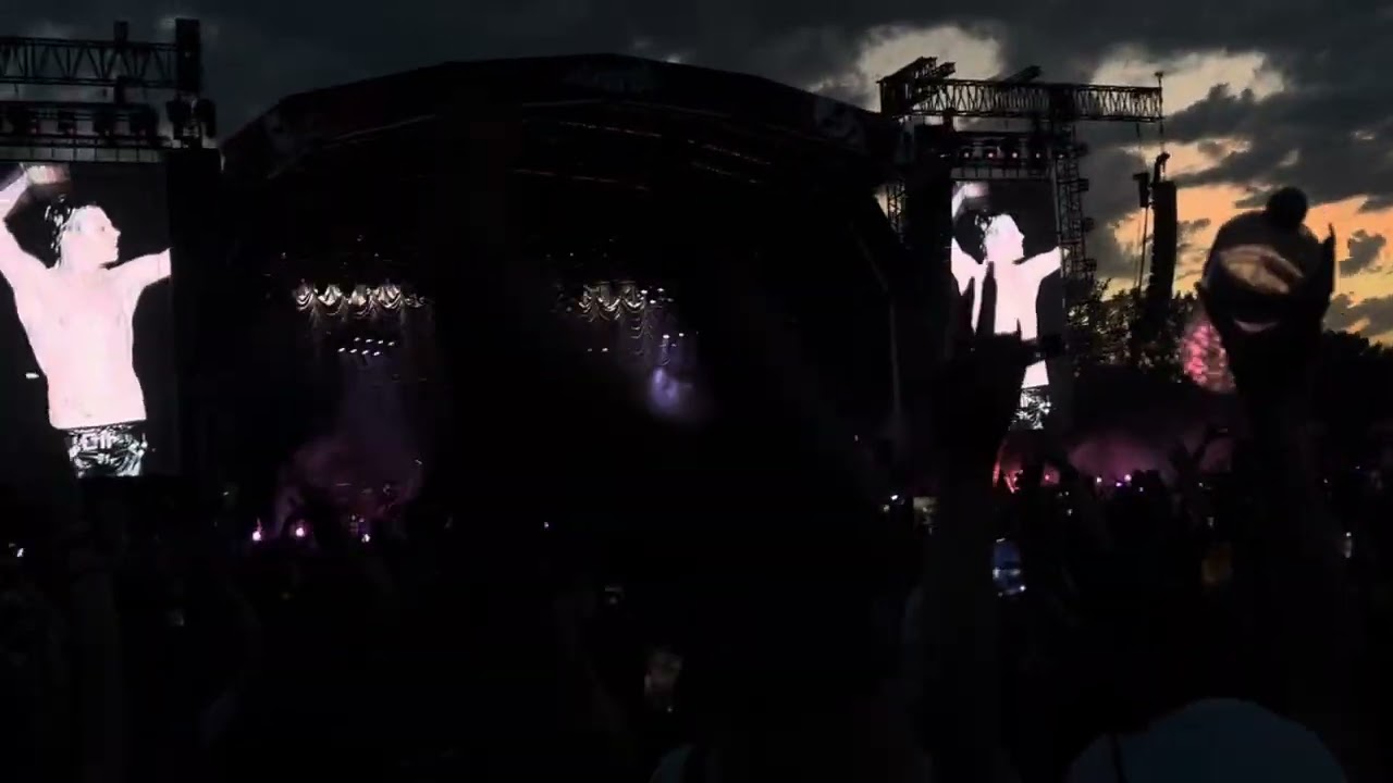 YUNGBLUD - Parents (Live At BLUDFEST 2025)