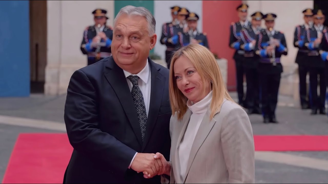 LISCIO E MACCHIATO -