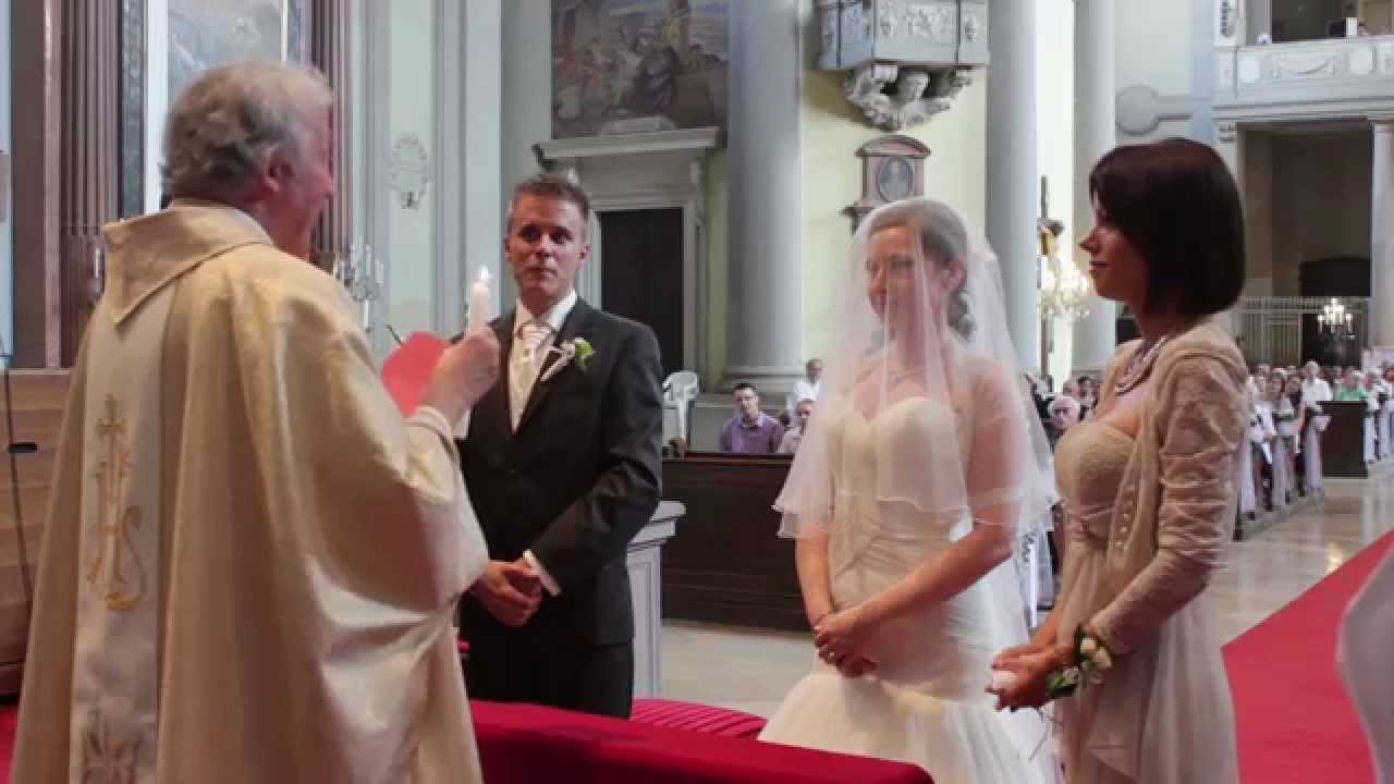 Icus & D&aacute;vid Esk&uuml;vő