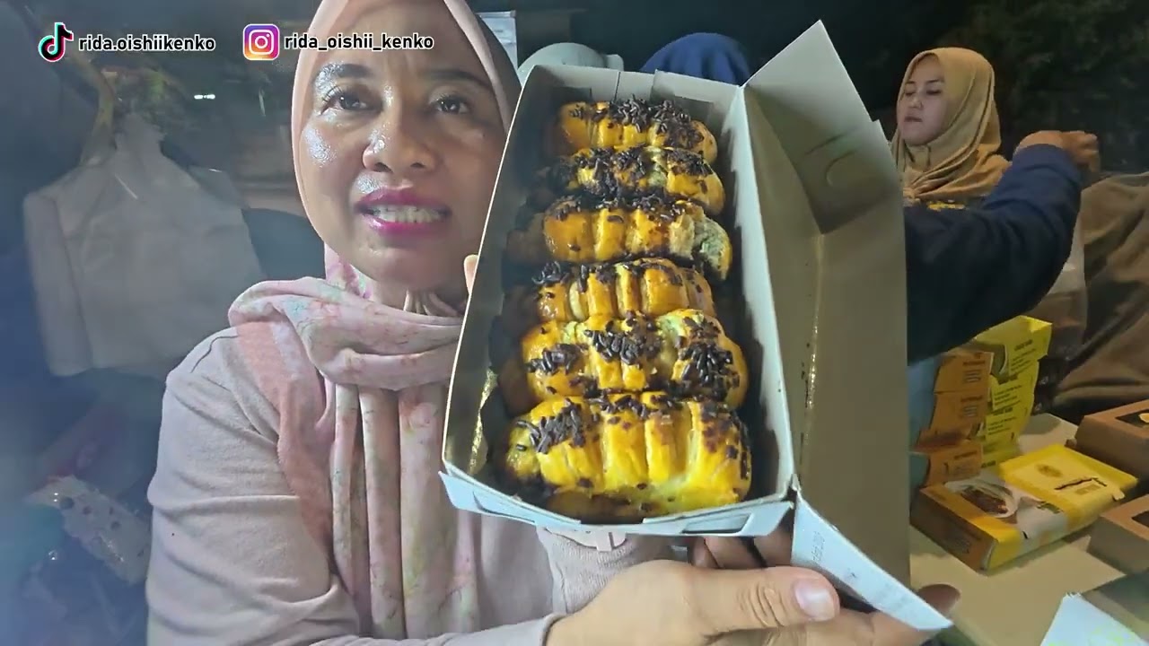 RIBUAN BOLU DIPRODUKSI TIAP HARI JUALAN KELILING KOTA 11RIBU SUDAH DAPAT 1 BOLU