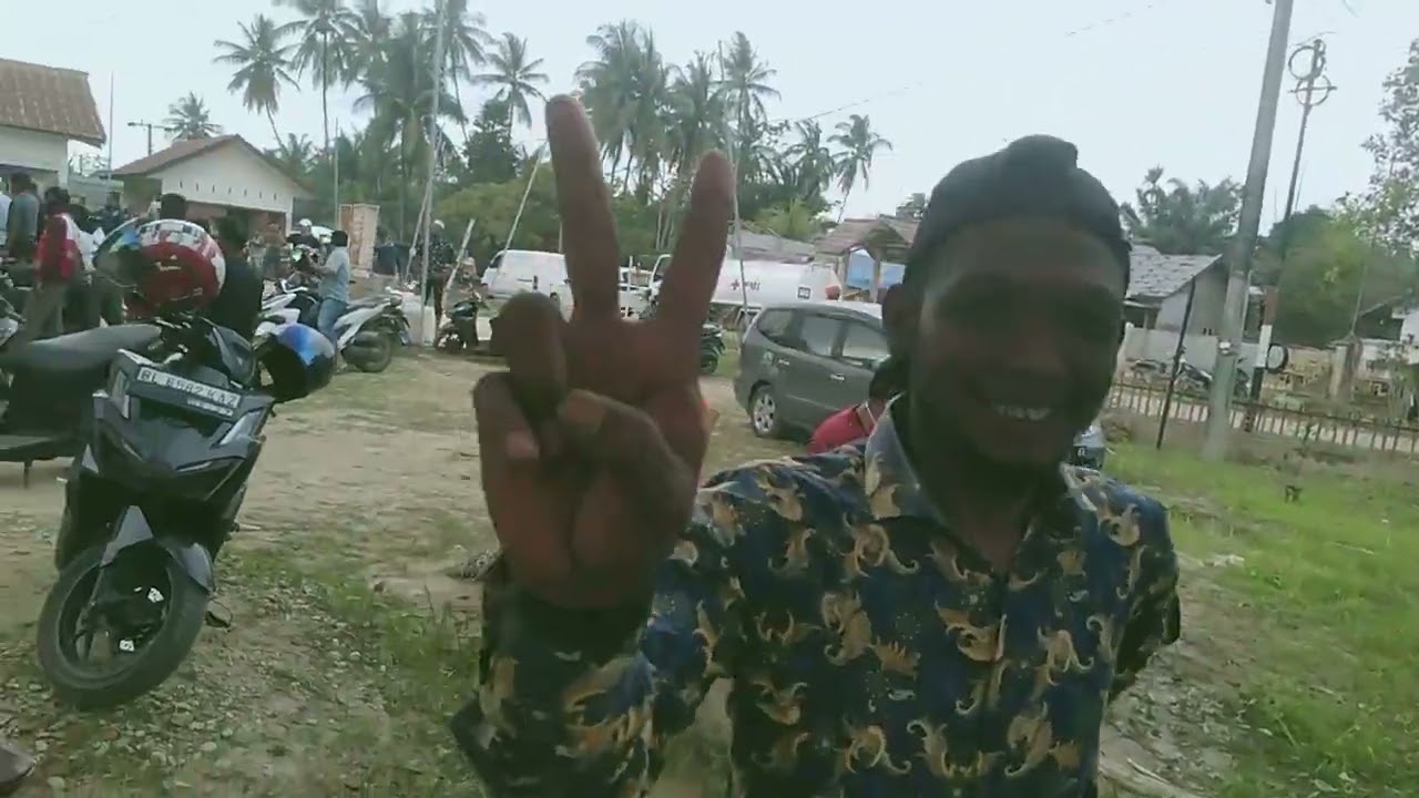 Semua pendamping di seluruh propinsi Aceh membantu gotong royong membersihkan lumpur banjir 