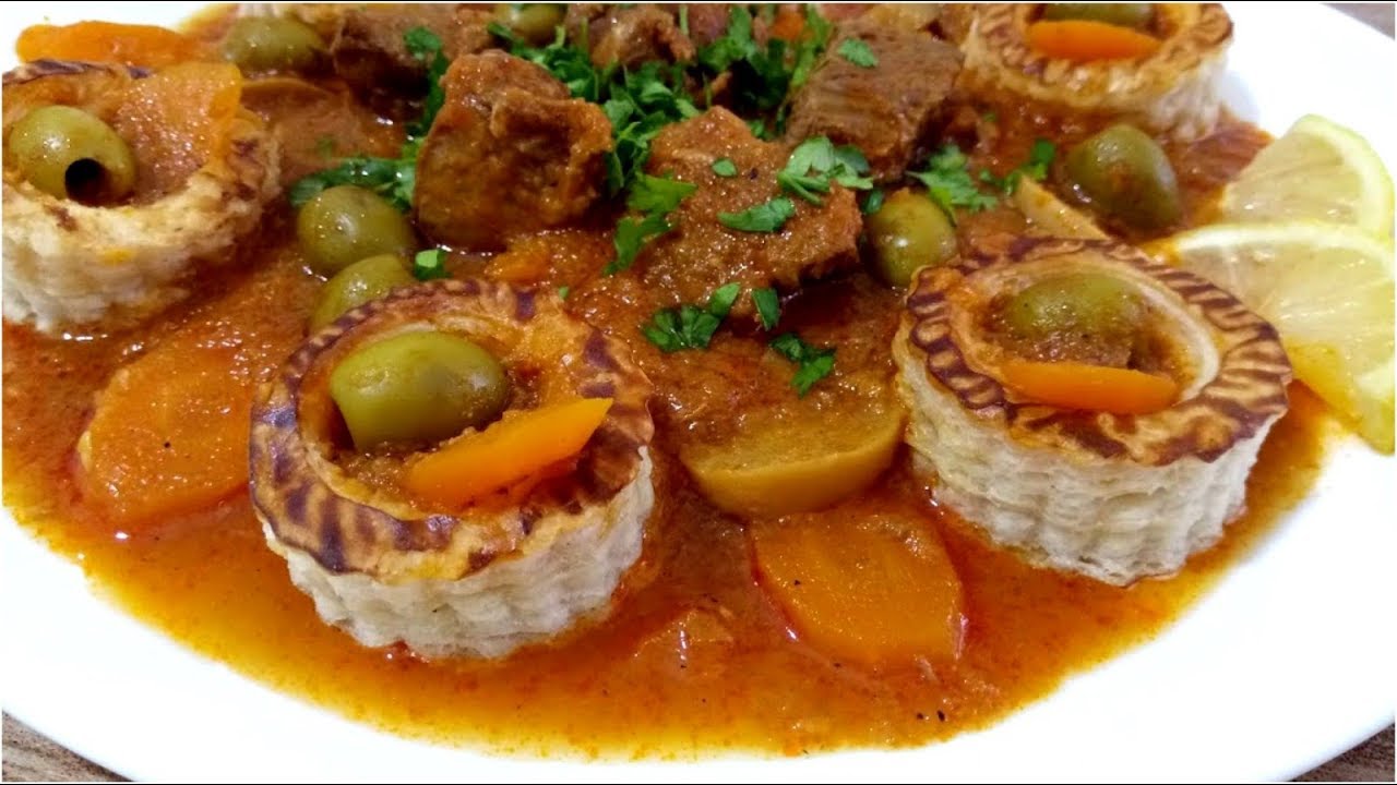 فولوفون بالصلصة الحمراء من ألذ الأطباق وأبسطها vol au vent à la sauce rouge