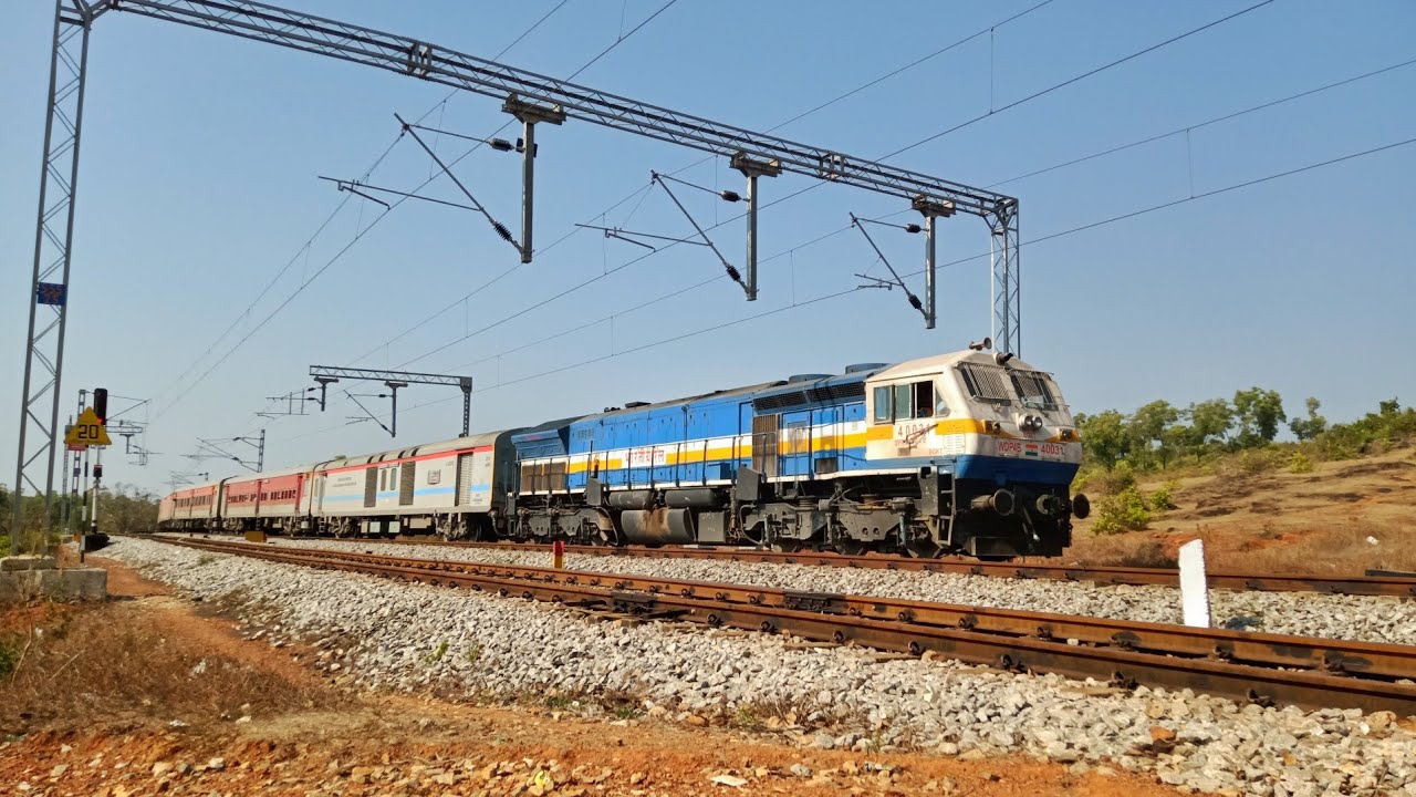 Diesel Days | BGKT WDP4B pulls in 02978 Ajmer - Ernakulam Jn. Express Special at Kumta