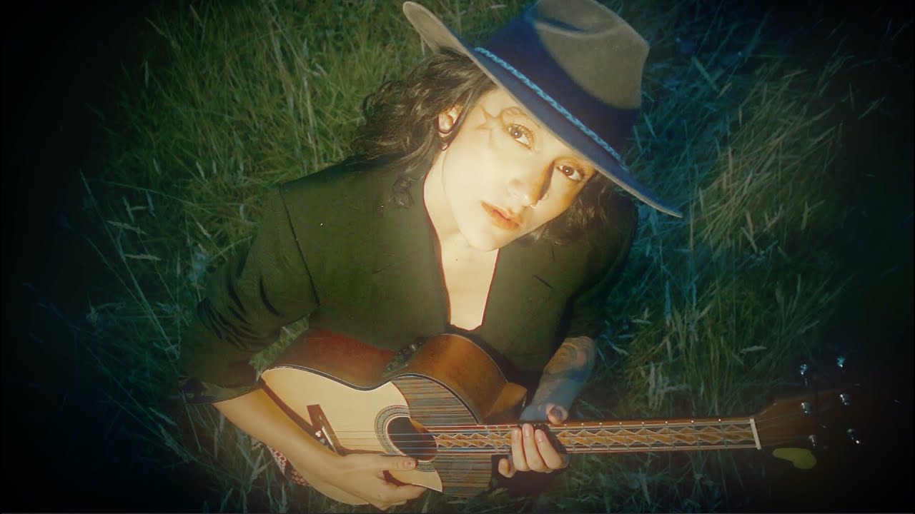 Lady Arias - DEVOCIONES (Lyric Video)