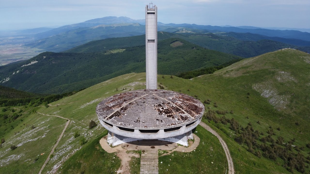 Летящата чиния на Бузлуджа, паметникът на Свободата и нощ сред природата
