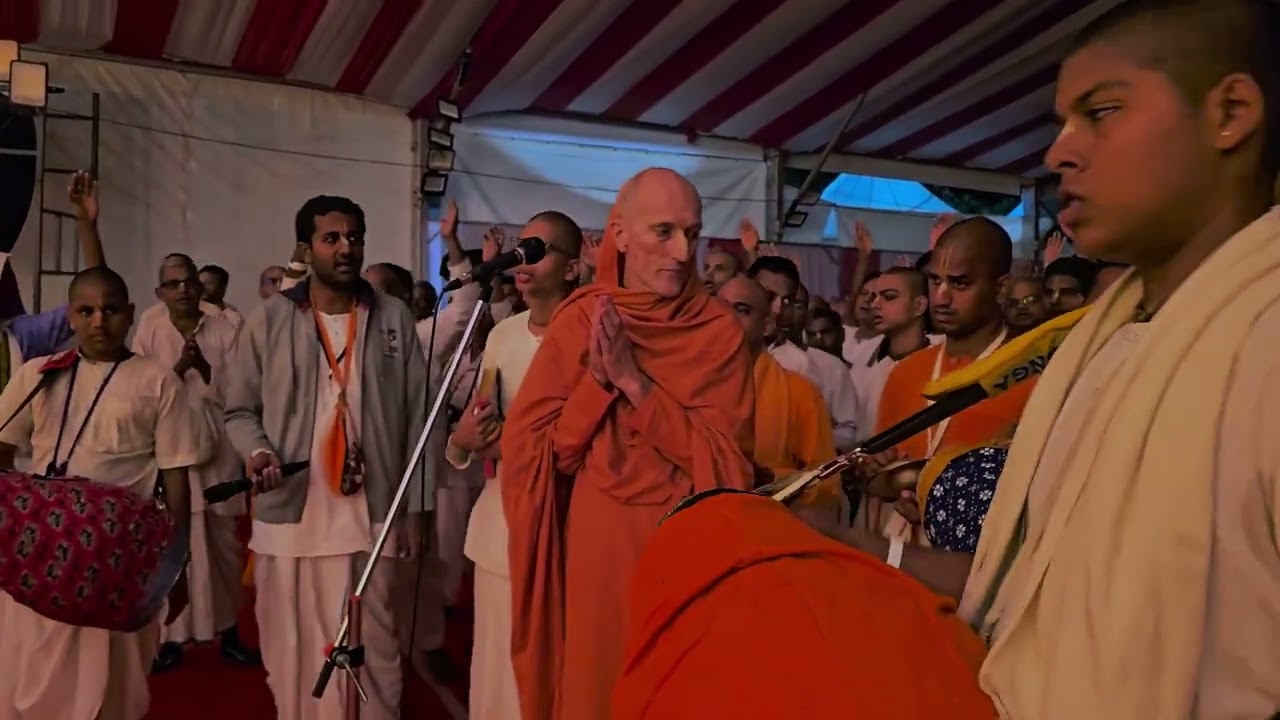 Mangala Arati By H.H. Bhakti Vikasa Swami. Vyasa Puja 2025