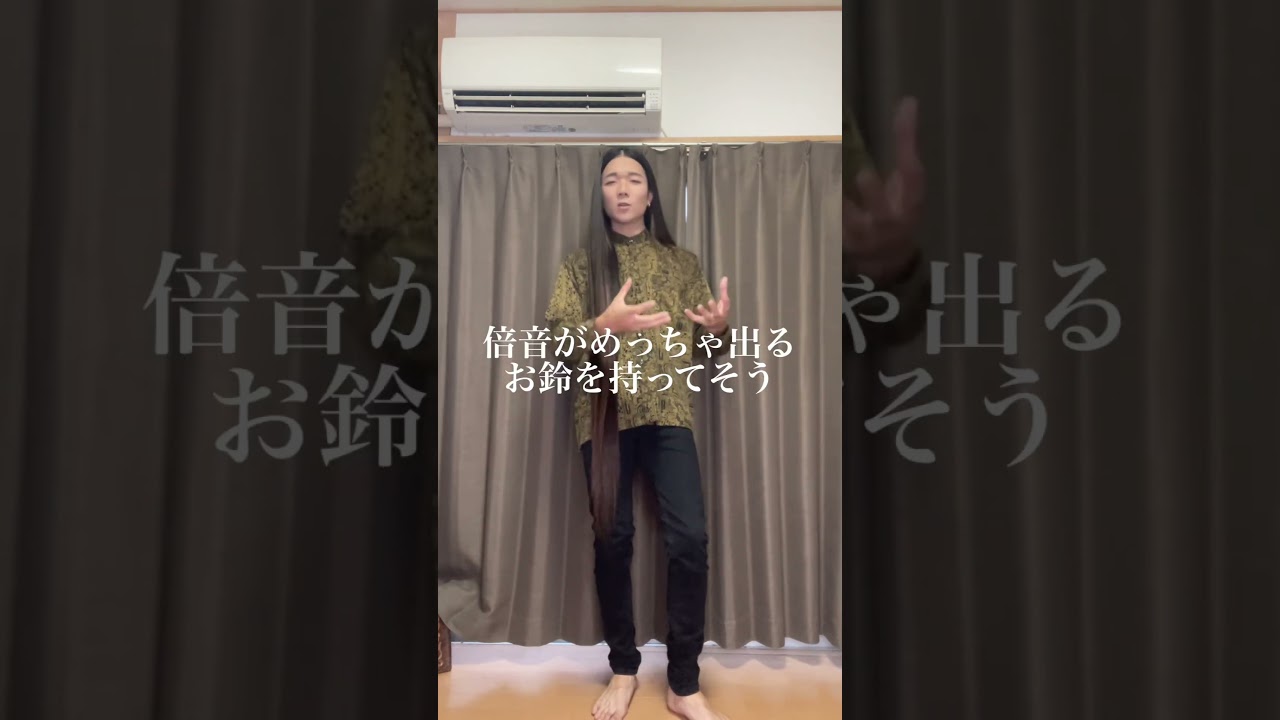 ロン毛には成長の過程で柄シャツを集める期間がある