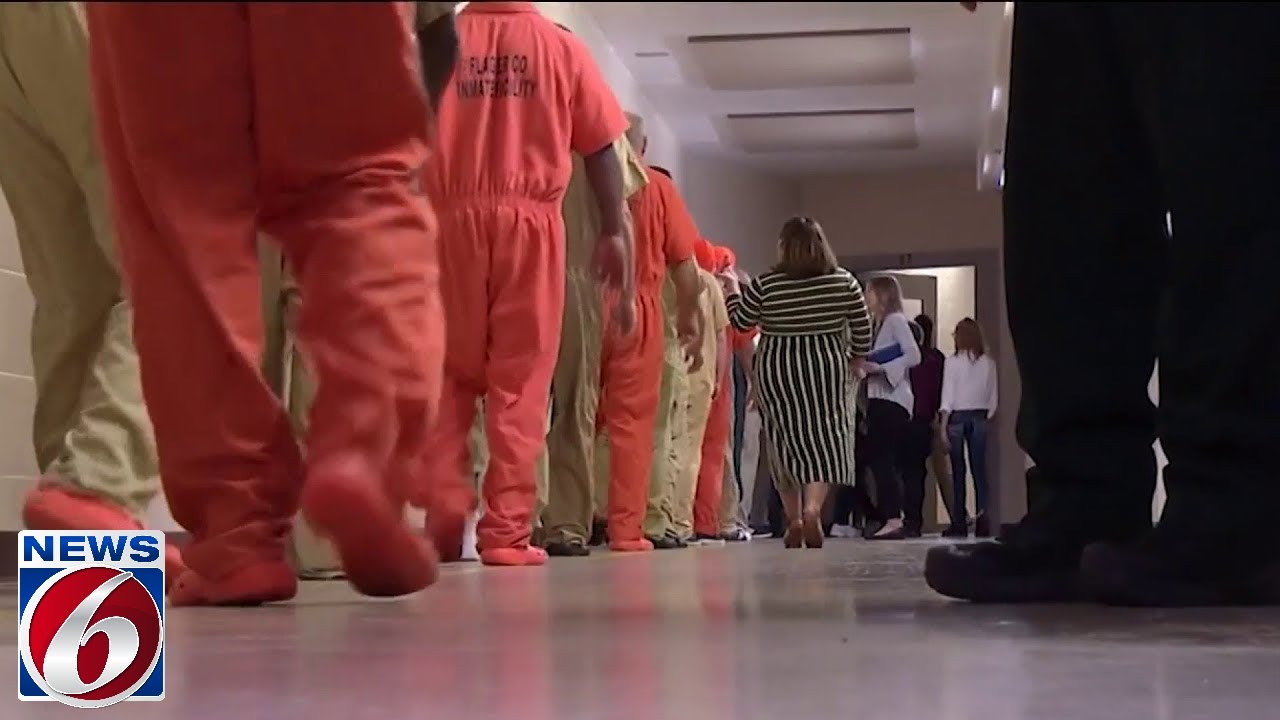 Seminole sheriff&rsquo;s office holds hiring event after lowering age for detention deputy position