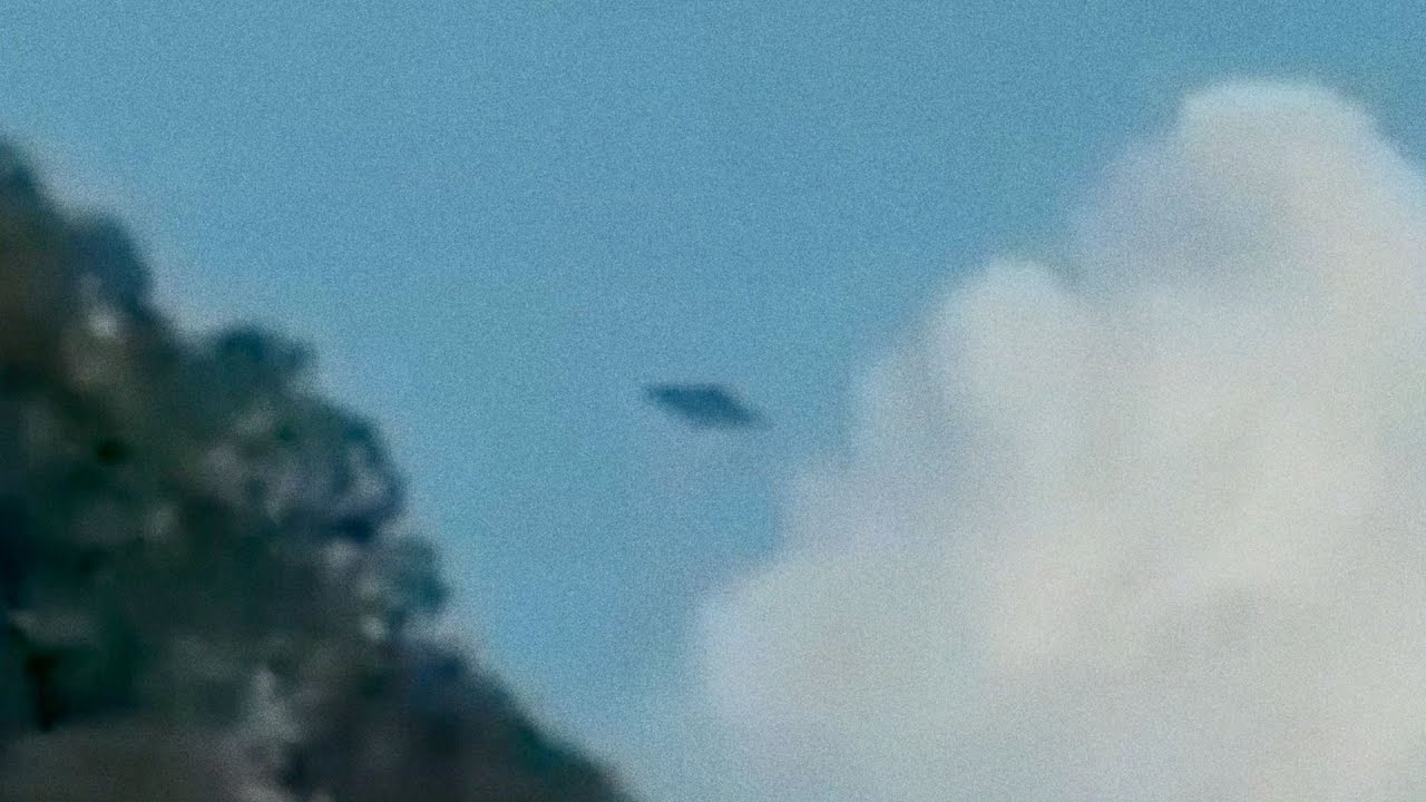 Disc shaped UFO Filmed in San Diego, California, February 2023 👽