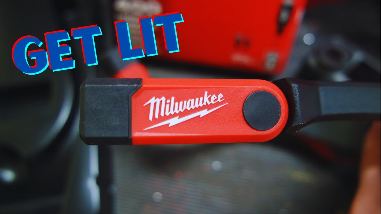 Краткий обзор шейного фонаря Milwaukee REDLITHIUM™ USB 400L