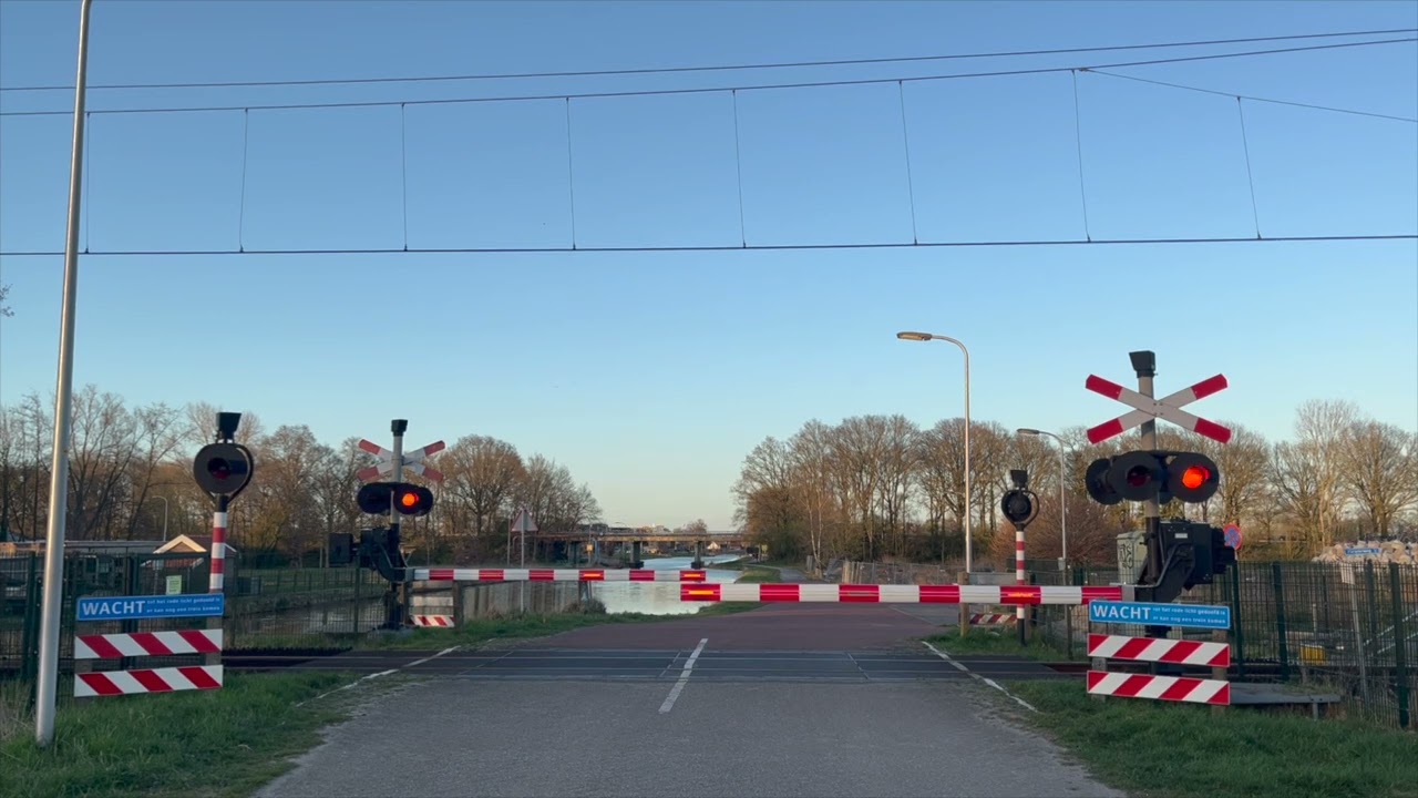 Spoorwegovergang Raalte // Dutch Railroad Crossing