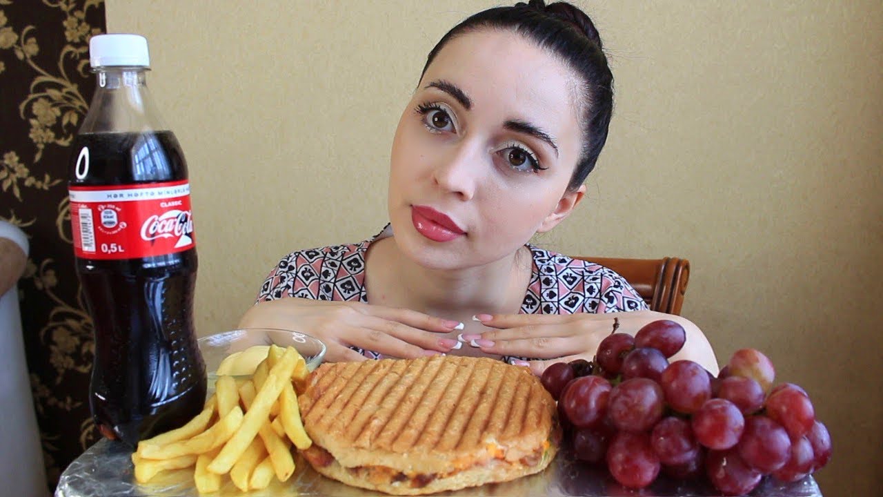 Родители против отношений / Томбик меню / Mukbang Ayka Emilly