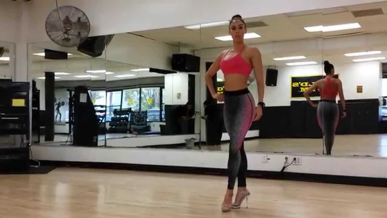 Bikini Posing with IFBB Pro Lisette Howard : HAND POSITIONS