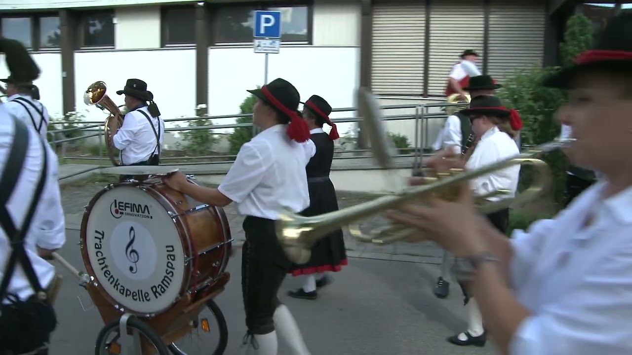01 Kirchenzug - Heimat- und Volkstrachtenverein Stamm Regenstauf