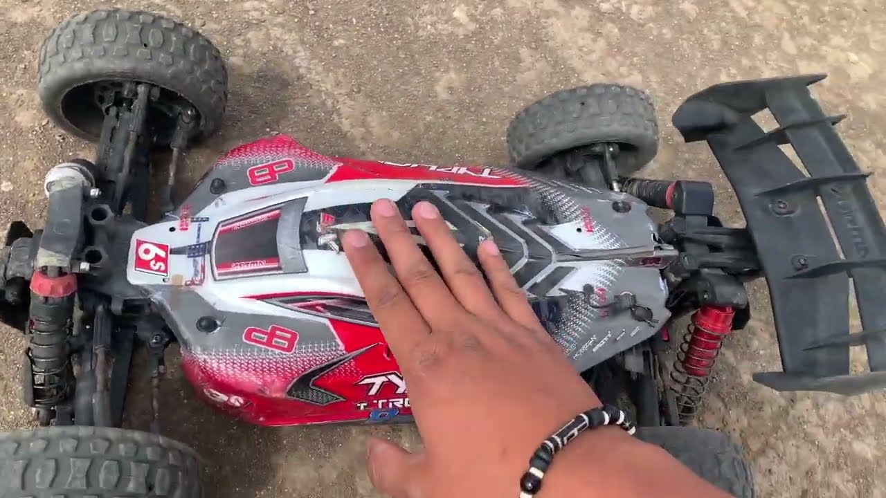 Traxxas Slash Ultimate vs Arrma Typhon 3s