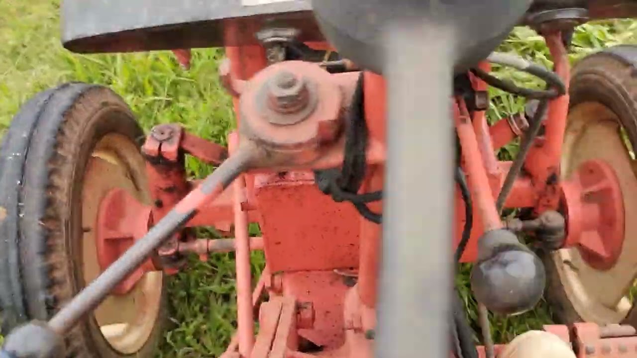 Roçando com trator AGRALE 4100