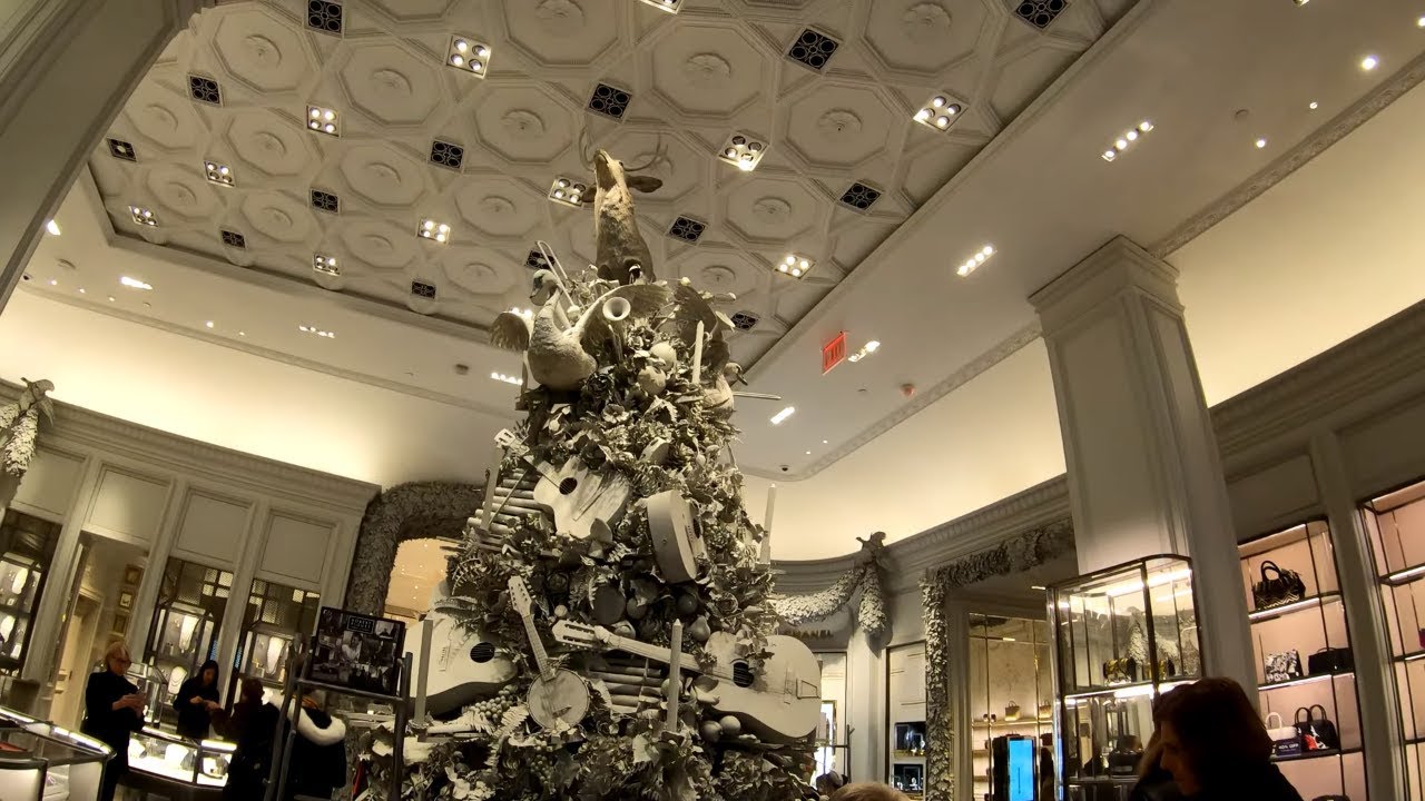 ⁴ᴷ⁶⁰ Walking Tour of the Bergdorf Goodman Fifth Avenue Store, NYC during the Holidays 2018