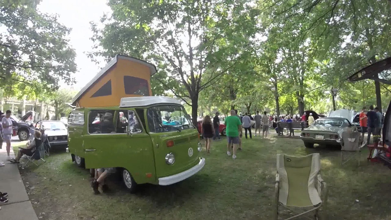 Vintage Volkswagen Vanagons Hot Summer Nights Beaver!