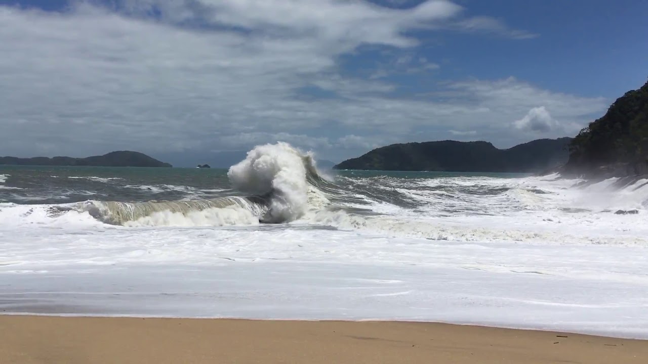 Mega ressaca na praia da Sununga em Ubatuba que aconteceu em Outubro 2016