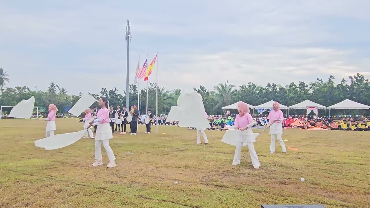 PERSEMBAHAN KUSEL DRUMLINE DAN KUSEL DANCER SEMPENA SUKAN SEKOLAH TAHUNAN KALI-14 SMK KUALA SELANGOR