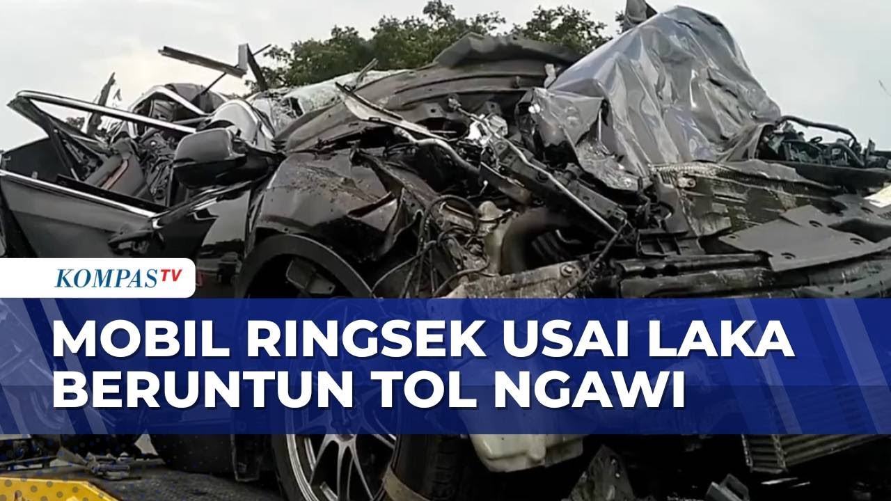 Ringsek! Mobil Terlibat Kecelakaan Beruntun 4 Kendaraan di Tol Ngawi, Begini Kronologinya
