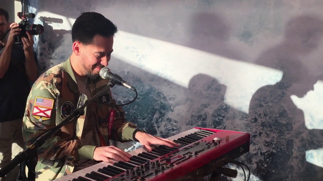 Linkin Park - Battle Symphony (Piano Version) 03.04.17 - Hamburg, Mercedes me Store