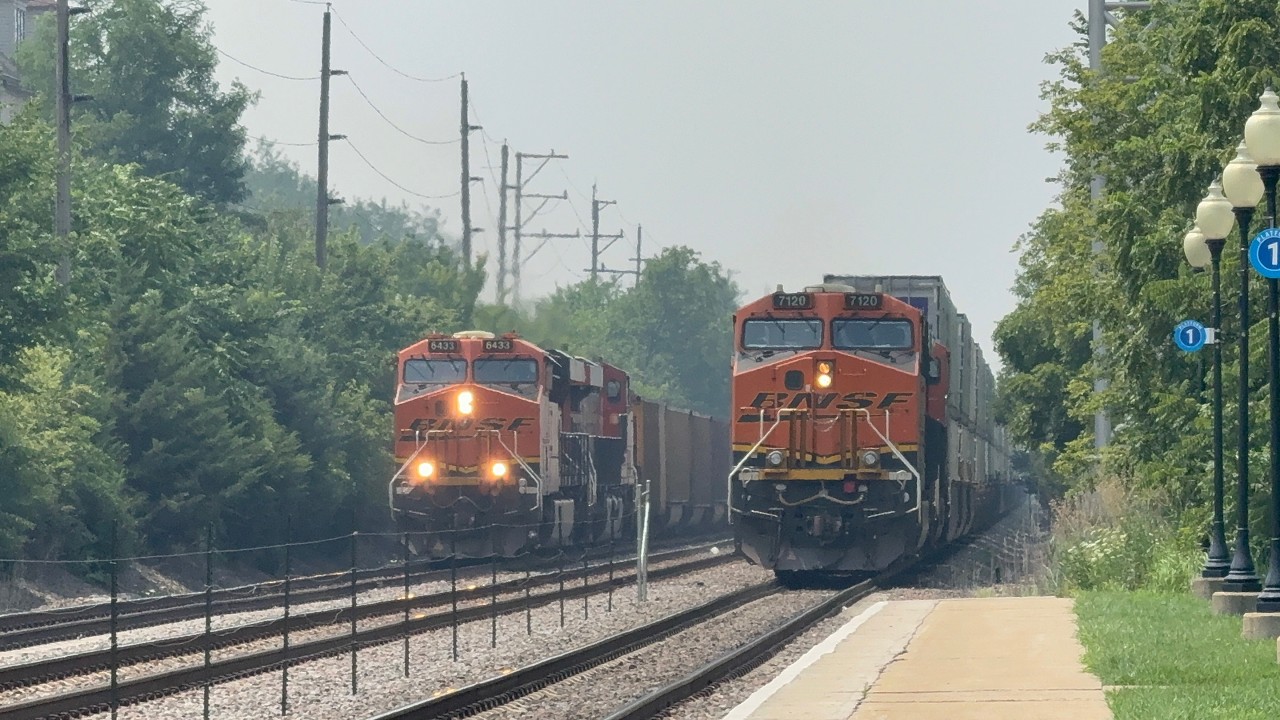 CN, UP SD70M, Lollapalooza commuters, Amtrak LD’s during Metra rush, gate walkers, Promontory Point