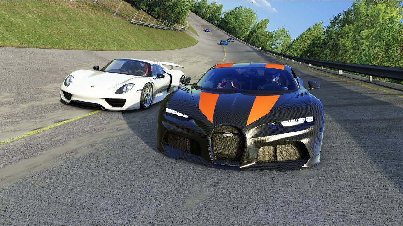 Bugatti Chiron Super Sport 300+ vs Porsche 918 Spyder at Monza Full Course