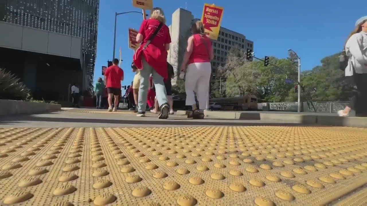 Медицинские работники Kaiser бастуют из-за использования ИИ.