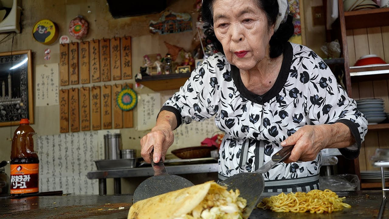 Превосходные окономияки, приготовленные 84-летней сестрой! Kanbara Shokudo, Хиросима