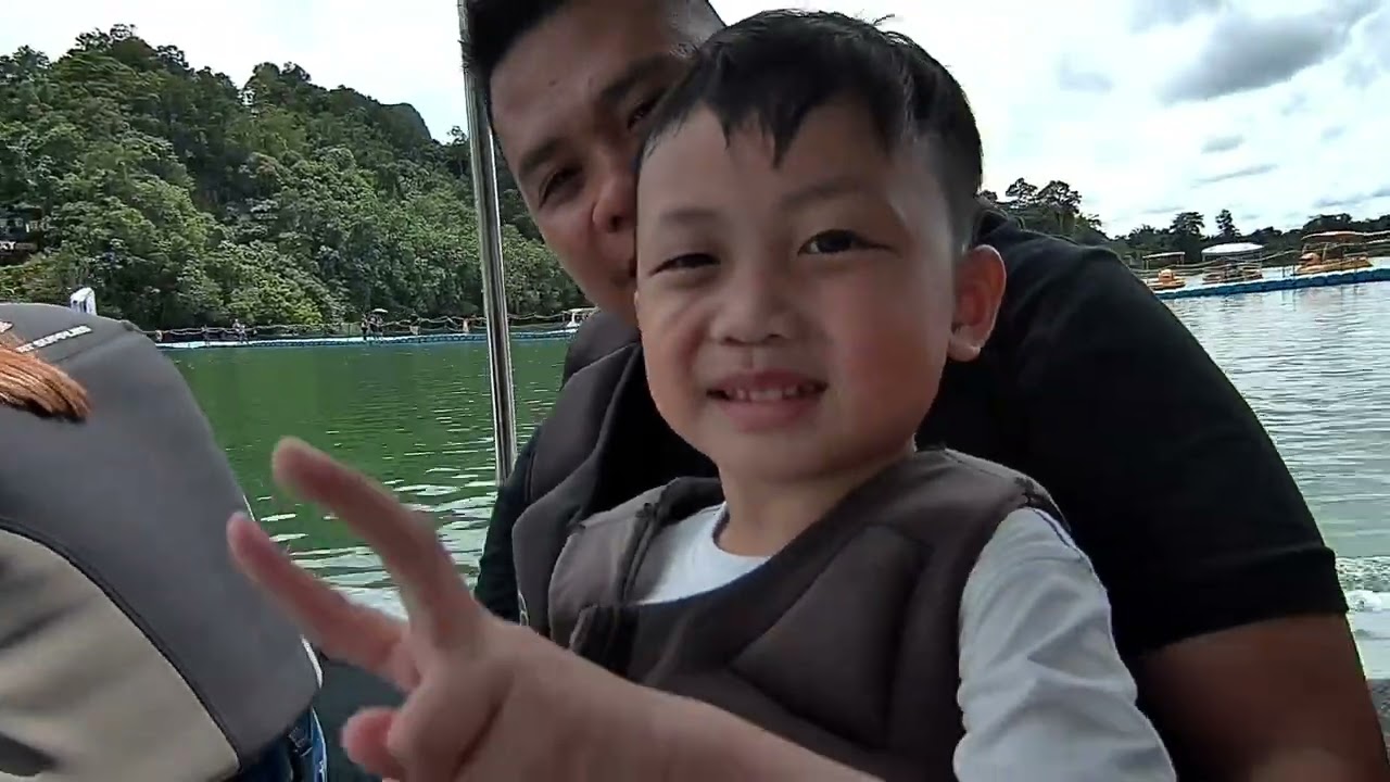 Tasik biru, bau. 
