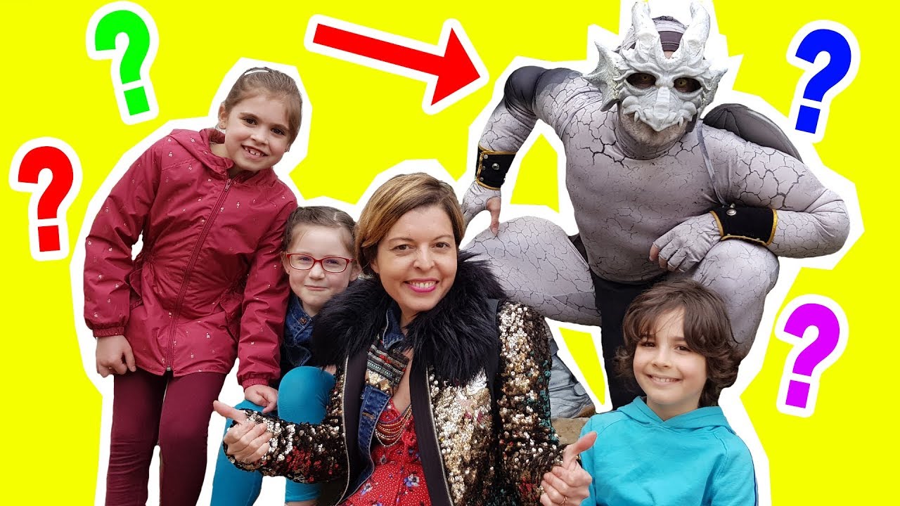 DRÔLE de RENCONTRE au PARC d'ATTRACTIONS FRANCE MINIATURE !😀 - LA FAMILLE DÉMO JOUETS