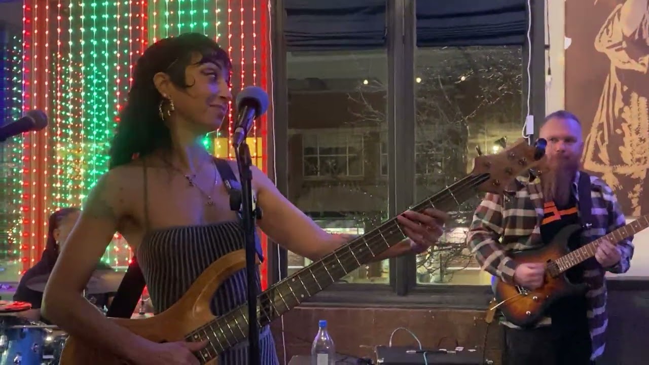 Zuri Appleby Home for the Holidaze Show