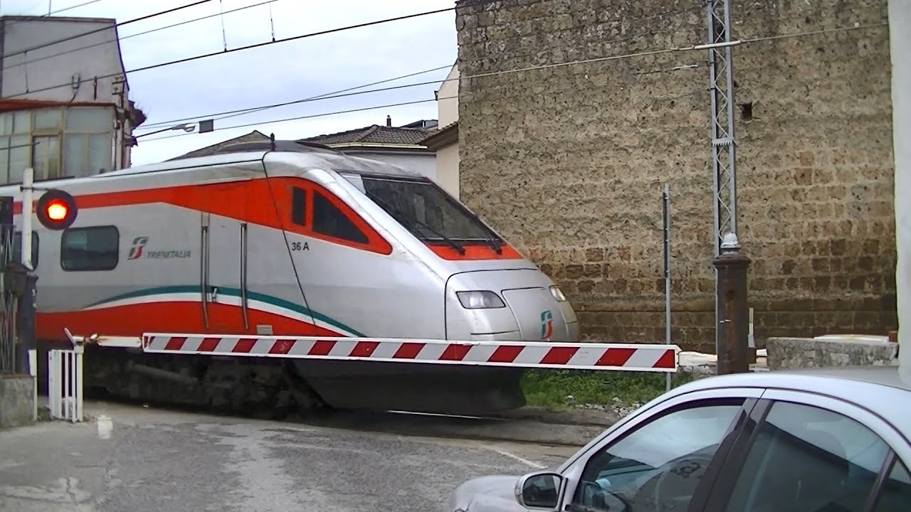 Spoorwegovergang Caserta (I) // Railroad crossing // Passaggio a livello